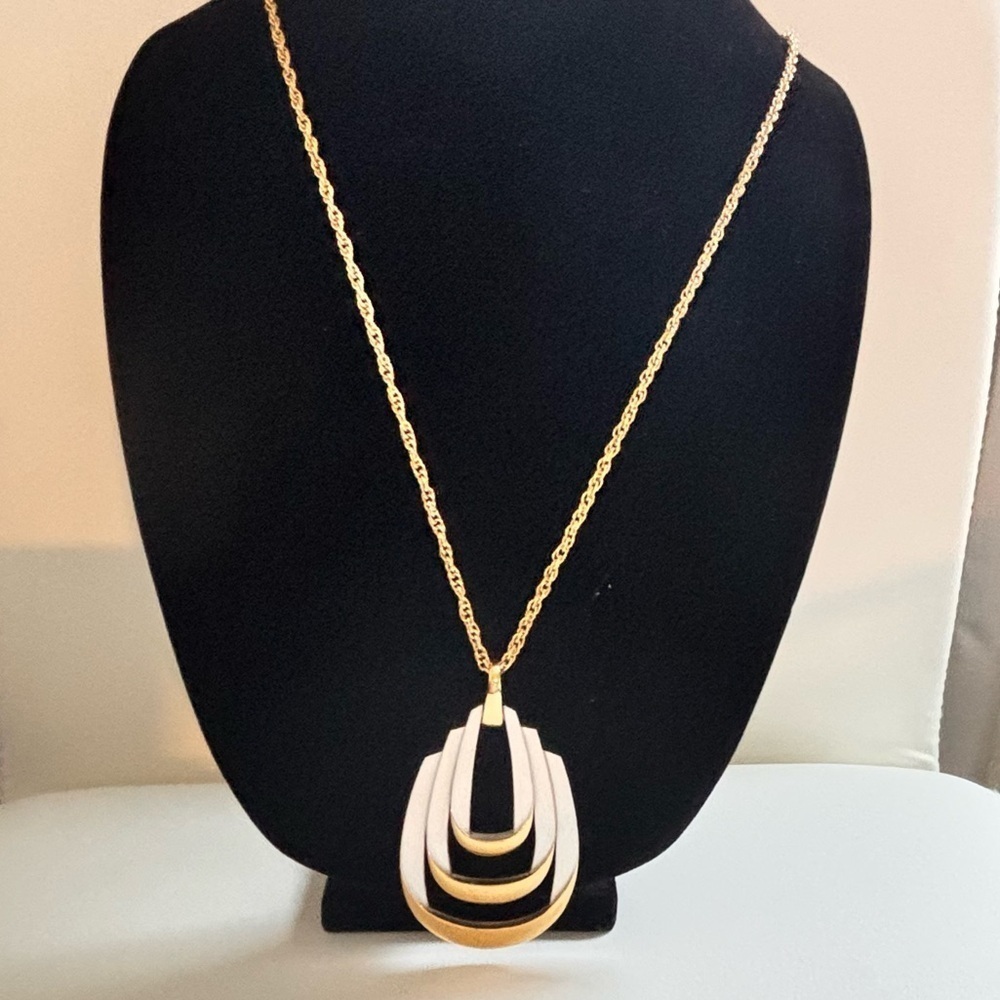 Crown Trifari gold tone enamel long excellent condition